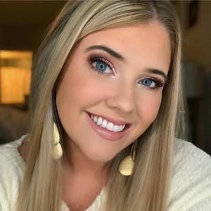 Meet your Posher, Caroline